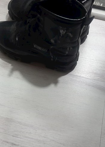 Siyah  31 numara wensday temalı Çocuk Gotik Botları - Görsel 2