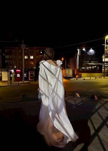 Beyaz Drapeli Straplez Uzun Abiye - Görsel 4