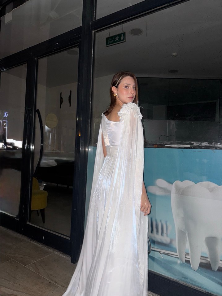 Beyaz Drapeli Straplez Uzun Abiye - Görsel 2