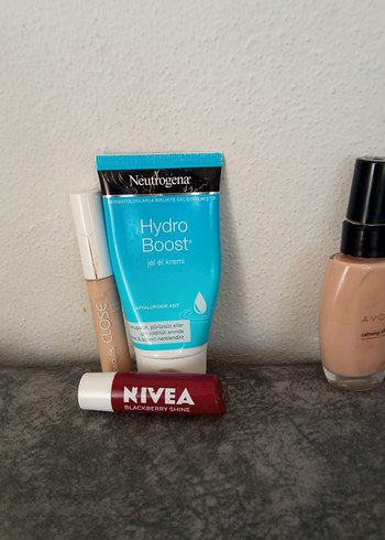 Avon NIVEA Ruj ve Neutrogena Nemlendirici Seti