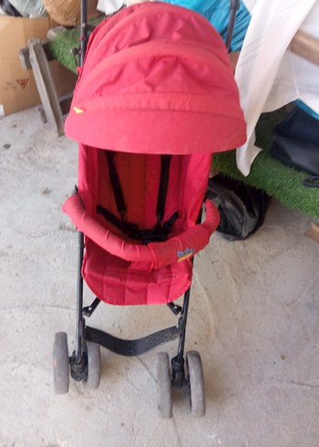 Kırmızı Bebek Arabası sorunlu
