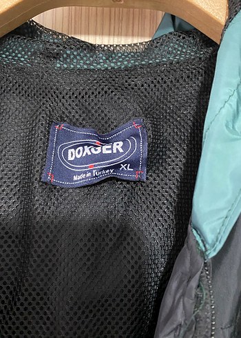 Siyah Kapüşonlu Fermuarlı Yağmurluk - Görsel 2