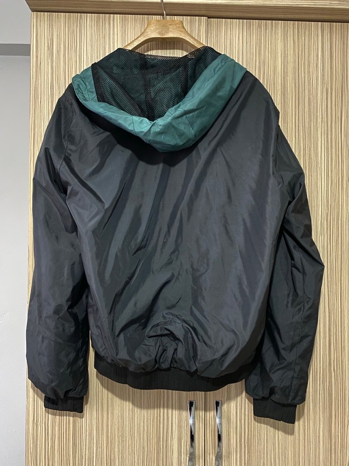 Siyah Kapüşonlu Fermuarlı Yağmurluk - Görsel 3