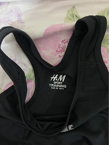 H&M crop/spor sütyeni