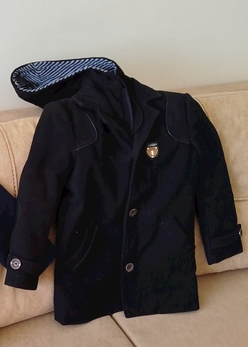 Erkek Çocuk Siyah Düğmeli Kaban - Görsel 2