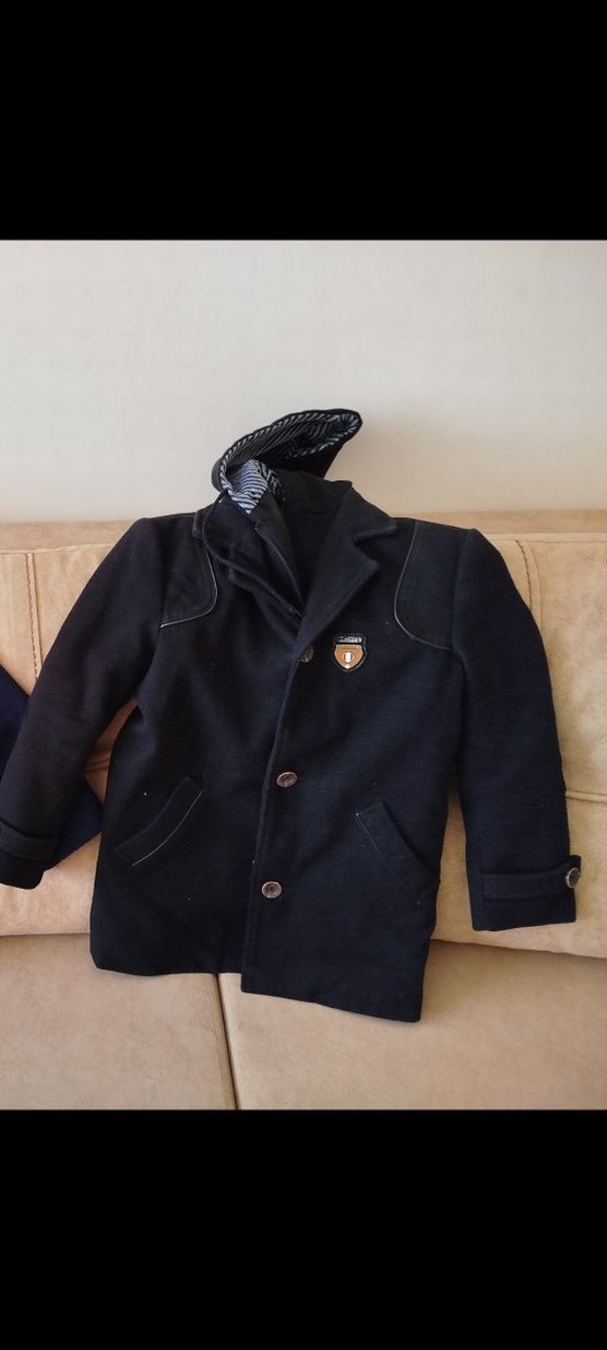 Erkek Çocuk Siyah Düğmeli Kaban - Görsel 3