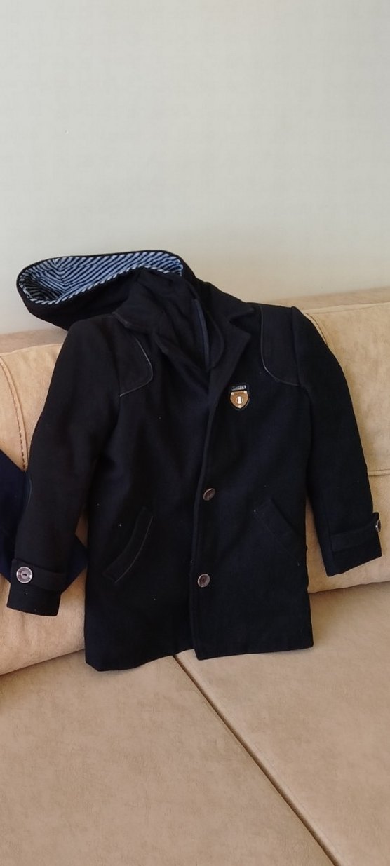 Erkek Çocuk Siyah Düğmeli Kaban - Görsel 2