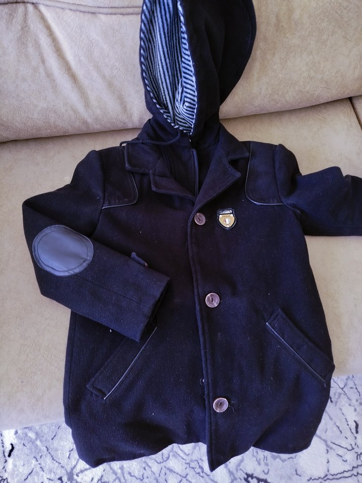 Erkek Çocuk Siyah Düğmeli Kaban - Görsel 4