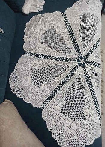  El Yapımı Dantel Örtü