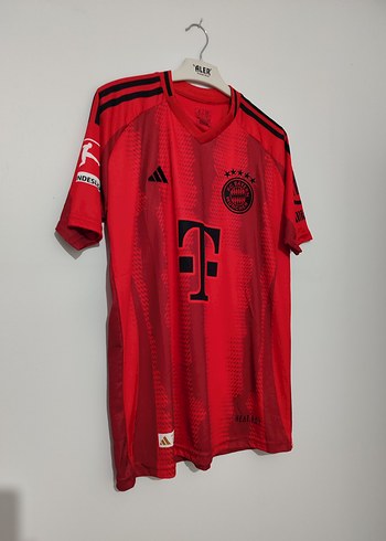 Bayern Münih 2024-25 Forma