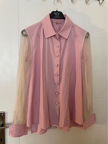 Pembe gömlek