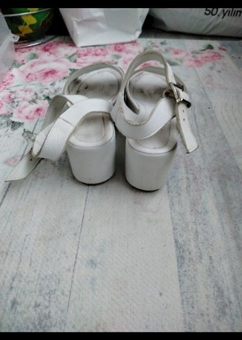 Beyaz Gerçek Deri Dolgu Topuklu Kadın Sandalet - Görsel 4