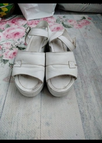 Beyaz Gerçek Deri Dolgu Topuklu Kadın Sandalet - Görsel 2