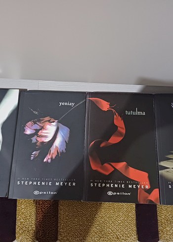 Beden Stephenie Meyer Alacakaranlık setinden- 4 Kitap