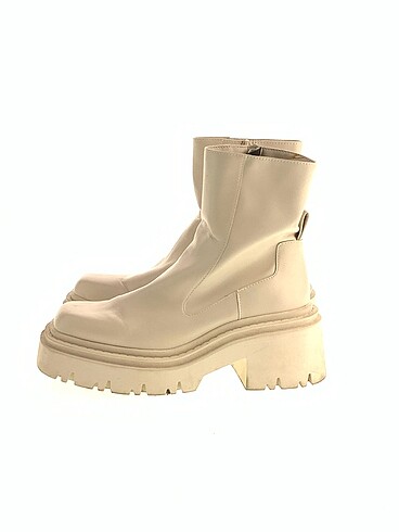 Zara Bot %70 İndirimli.