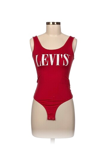 Levis T-shirt %70 İndirimli.