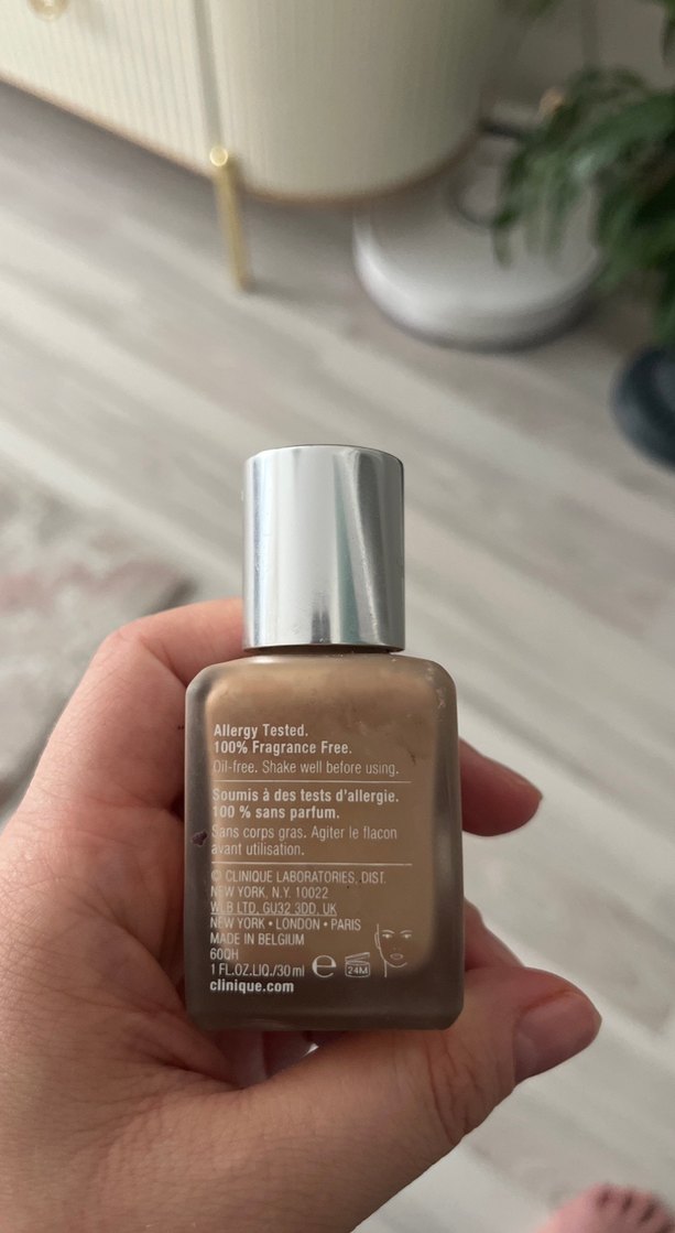 Clinique Superbalanced Fondöten Bej - Görsel 2