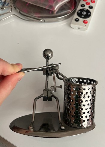 Gri Metal Keman Çalan Figür Kalemlik - Görsel 2