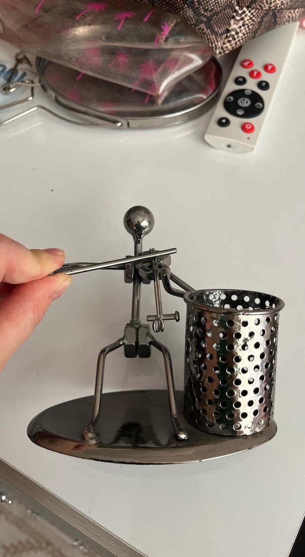 Gri Metal Keman Çalan Figür Kalemlik - Görsel 2