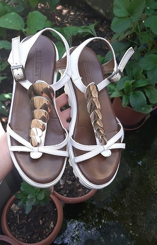beyaz sandalet