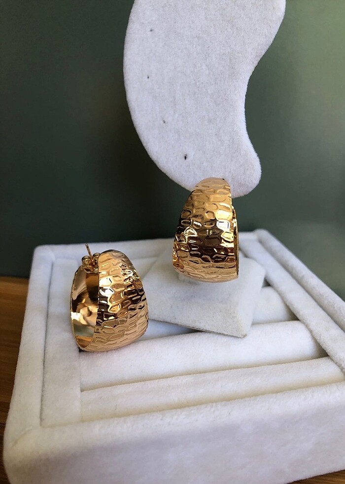 Plakalı Gold Halka Çelik Küpe - Görsel 4