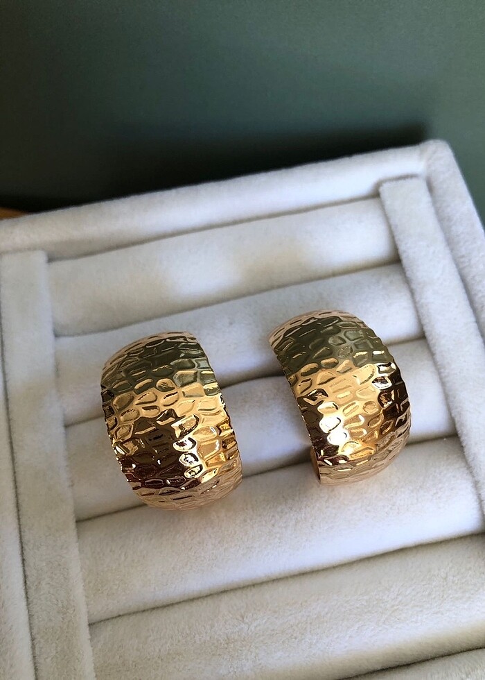 Plakalı Gold Halka Çelik Küpe - Görsel 3