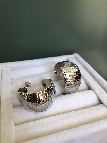 Silver Plakalı Halka Çelik Küpe - Görsel 5