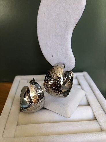 Silver Plakalı Halka Çelik Küpe - Görsel 7