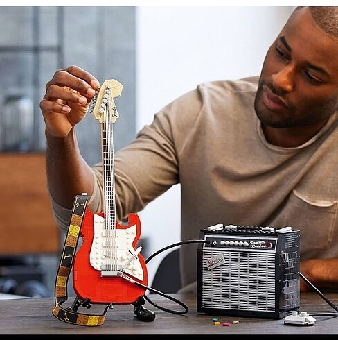 Diğer Lego Ideas Fender 21329 - 1079 Parça