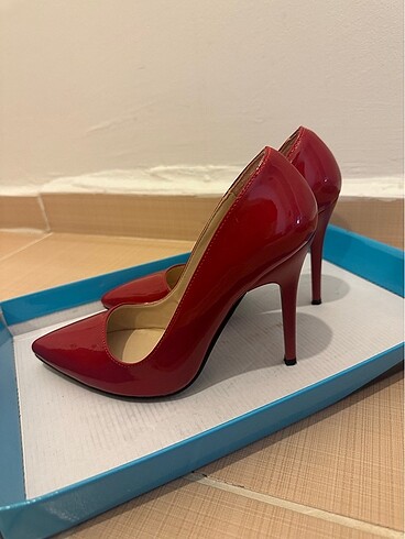 Bambi Stiletto sivri burun kırmızı topuklu ayakkabı