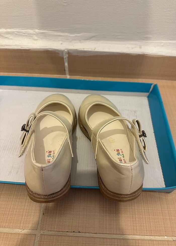 Az kullanılmış krem şık tokalı çocuk ayakkabısı - Görsel 3