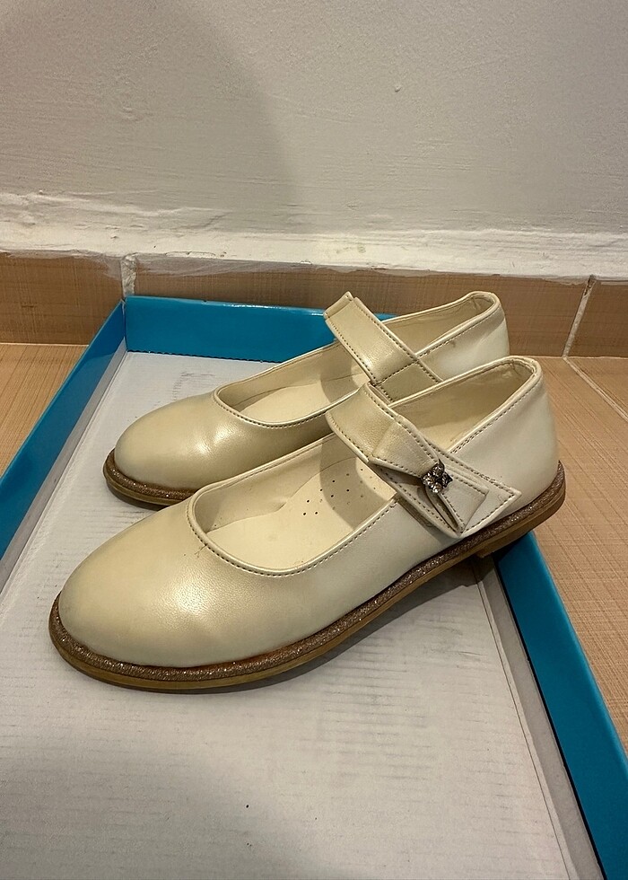 Az kullanılmış krem şık tokalı çocuk ayakkabısı - Görsel 4