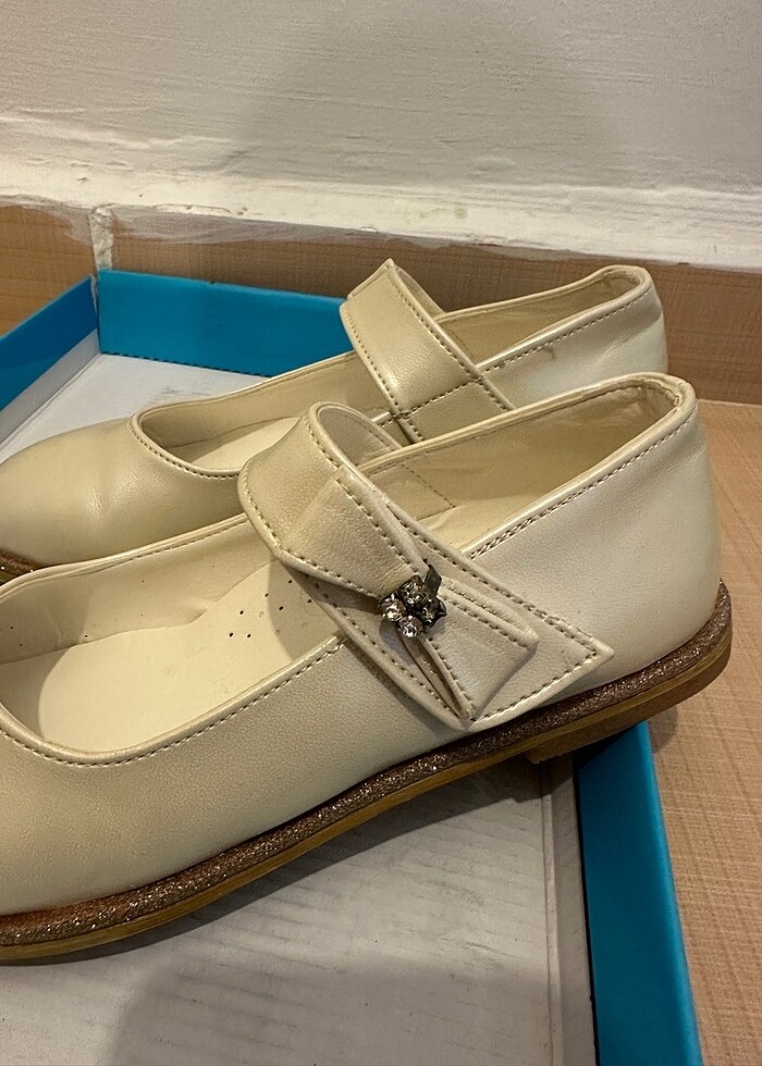 Az kullanılmış krem şık tokalı çocuk ayakkabısı - Görsel 5