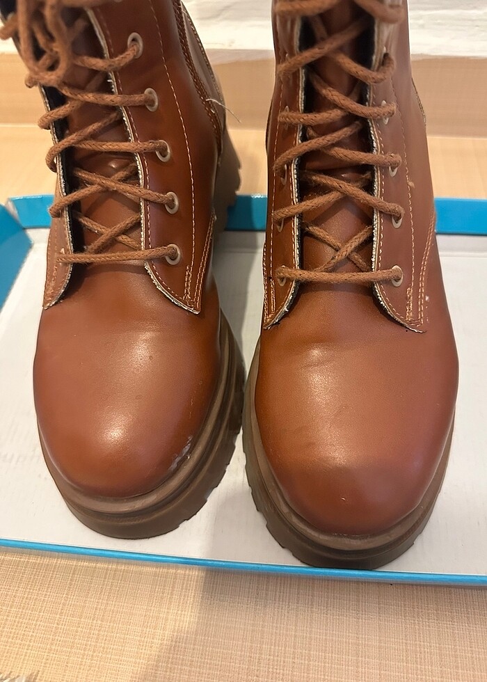 Deri kalın tabanlı kadın bot - Görsel 2