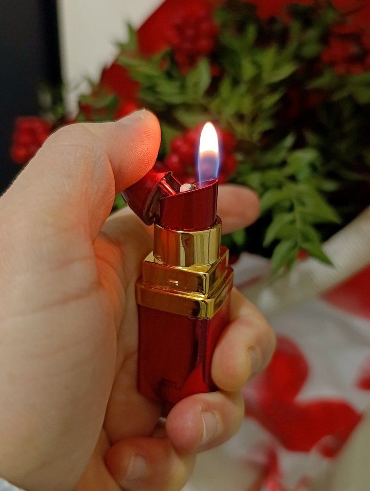 Canlı Kırmızı Ruj çakmak - Görsel 2