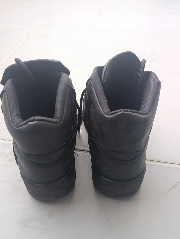 Siyah bot - Görsel 3