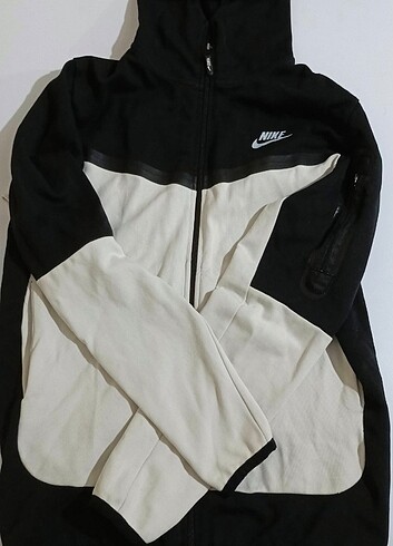 Nike tech