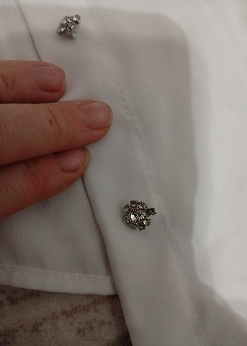 Beyaz Düğmeli Klasik Kadın Gömlek - Görsel 5