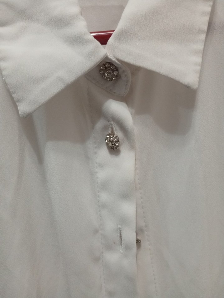 Beyaz Düğmeli Klasik Kadın Gömlek - Görsel 2