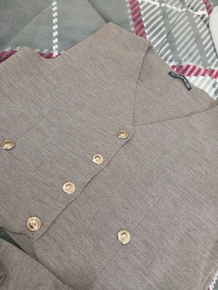 Düğmeli Gri kalın triko takım - Görsel 2