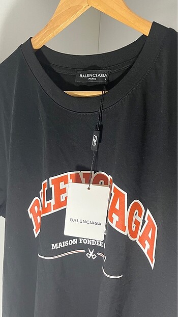 l Beden Balenciaga Maison T-Shirt