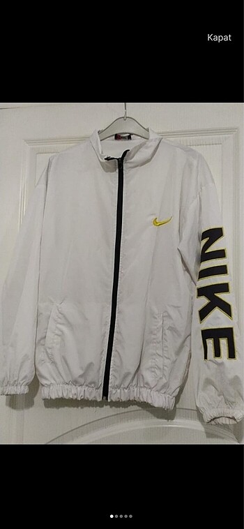 Nike yağmurluk