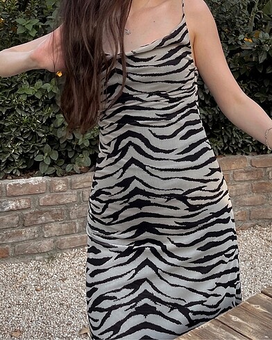 Zara zebra desenli elbise