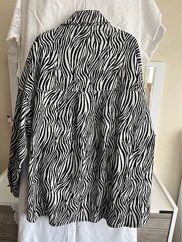 l Beden Zebra desenli gömlek
