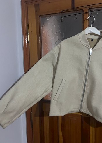 Trendyol & Milla Bej Kadın Fermuarlı Kısa Sweatshirt