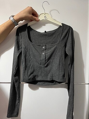 Trendyol & Milla gri kare yaka crop