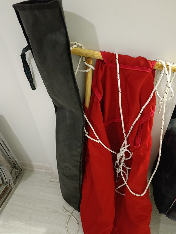 Kırmızı Parlak Bebek Beşiği - Görsel 3