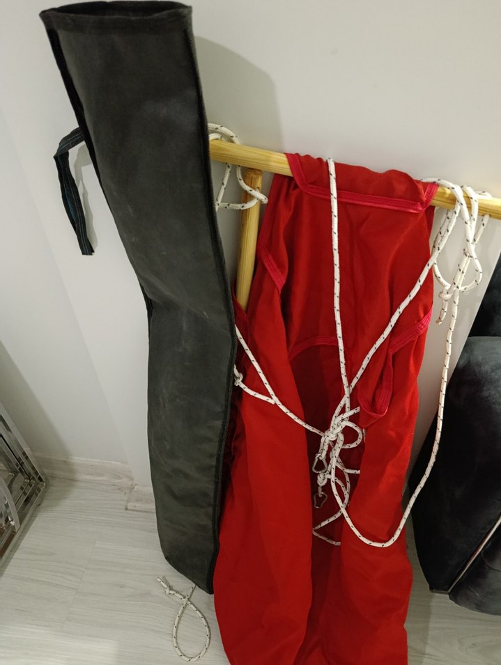 Kırmızı Parlak Bebek Beşiği - Görsel 2