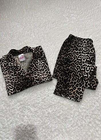 Birinci kalite sıfır yumuşak süet pijama takımı 