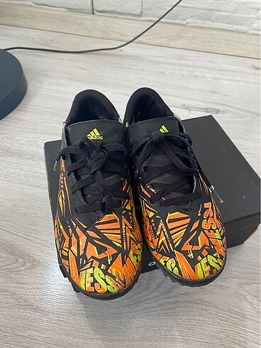 31 Beden messi serisi adidas halı saha ayakkabısı